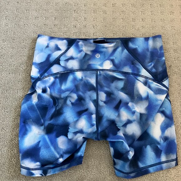Lululemon Blue Yoga Shorts - size 6 - Picture 5 of 5